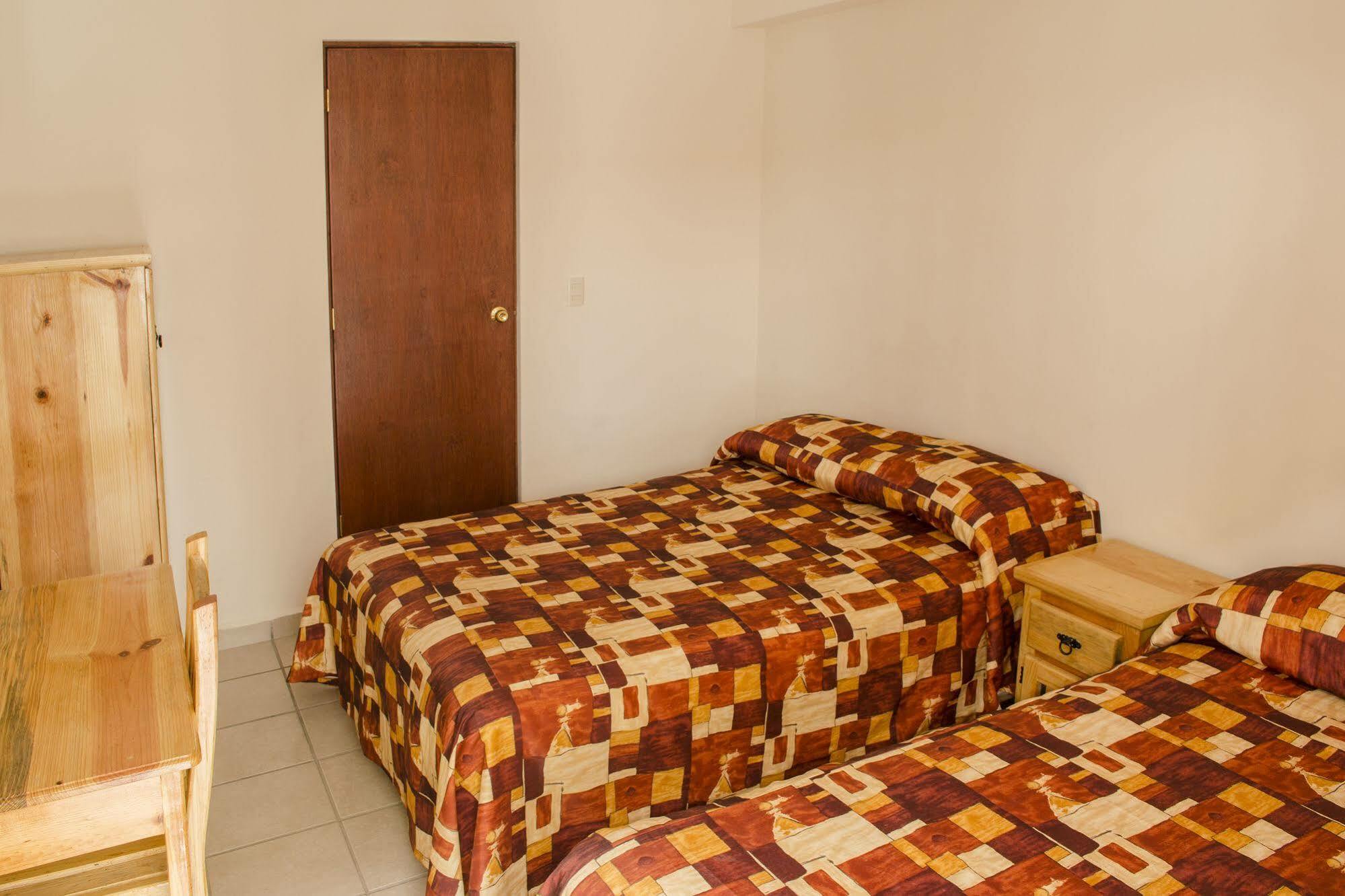 Cinco De Mayo Hotel Керетаро Экстерьер фото